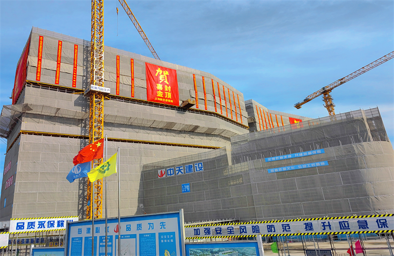 2024年10月30日，尊龙时凯三建上海新华泰医院项目主体封顶。